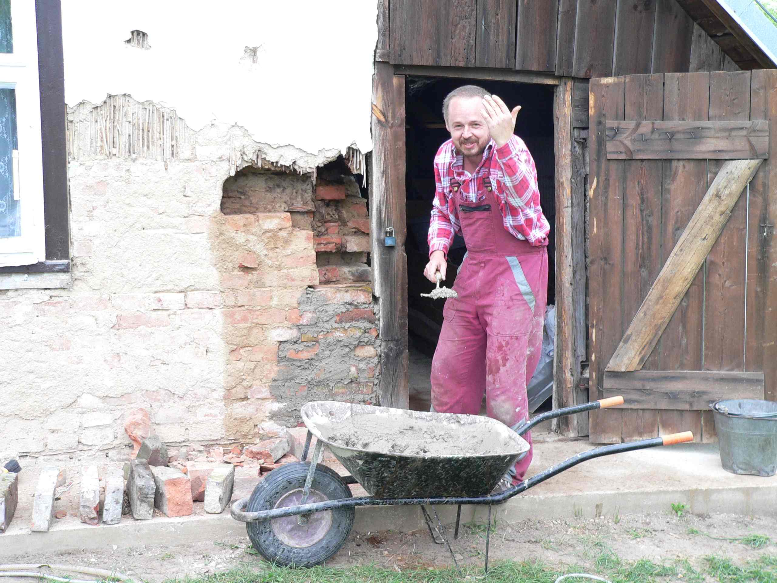 12_já v roli zedníka.jpg